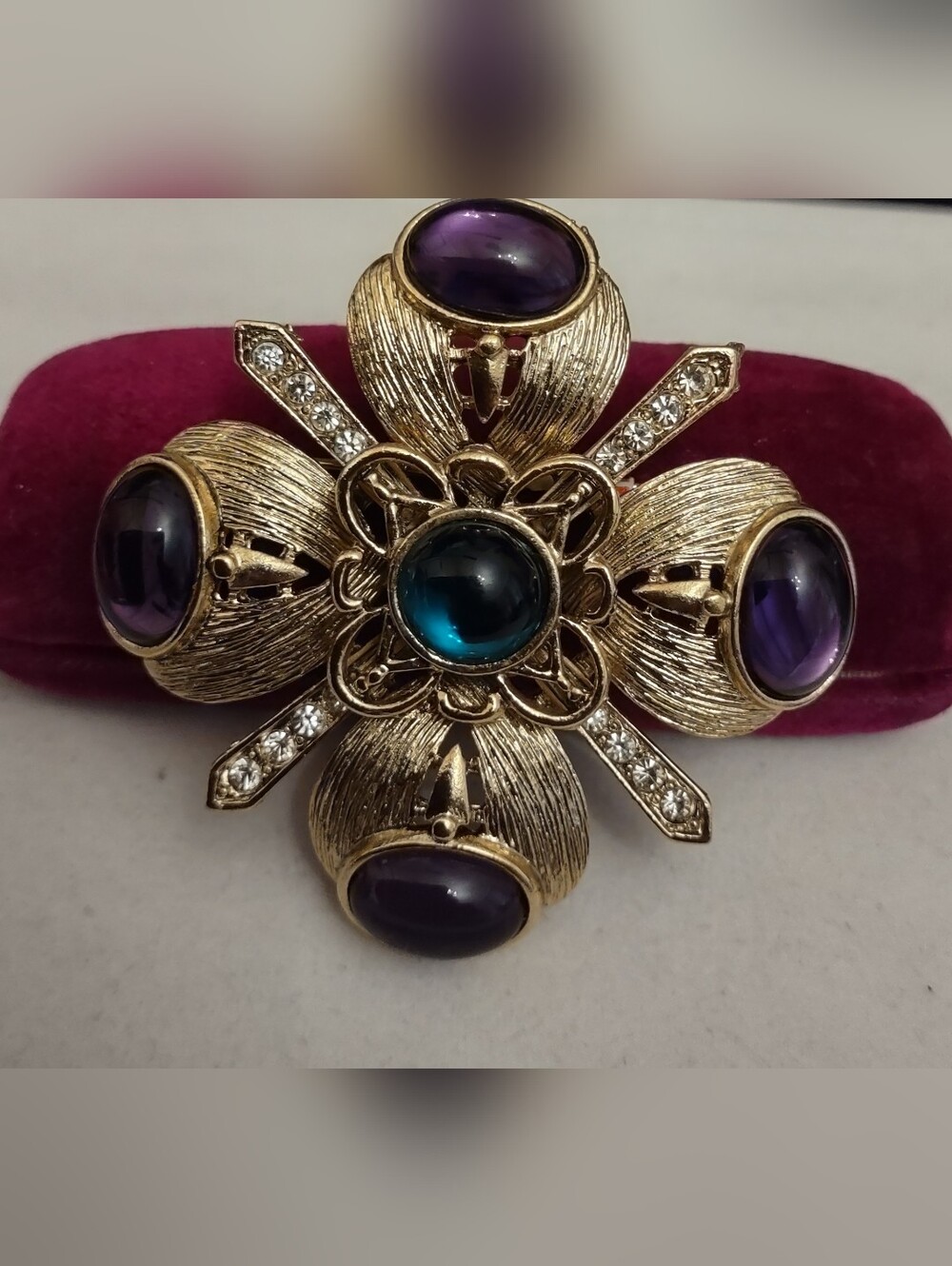 Vintage Craft (Gem-Craft) Moghul Maltese Cross Brooch